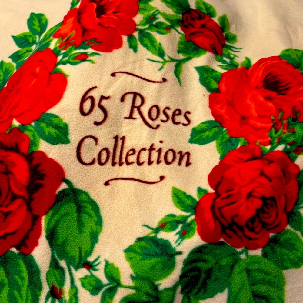 Vintage Beautiful 40 x 60 fleece throw very soft and warm